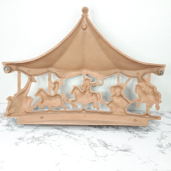 Vintage Merry Go Round Carousel Wall Decor - Picture 11 of 11